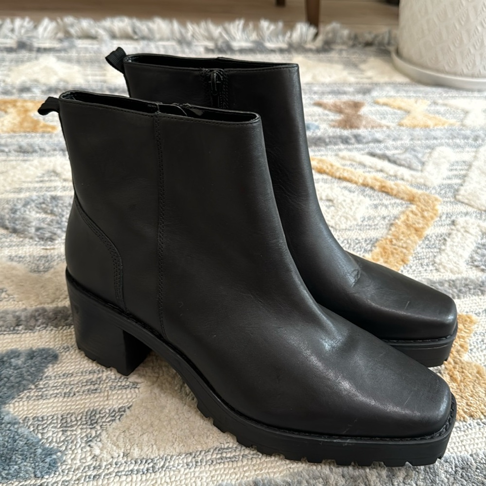 Andre Assous Milla Black Leather Lug Sole Ankle Boots Size 9.5